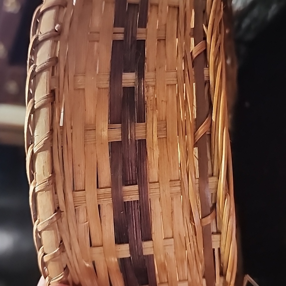 WICKER BASKET ROUND SHAPE. 10 1/2" SIZE. - Picture 2 of 4